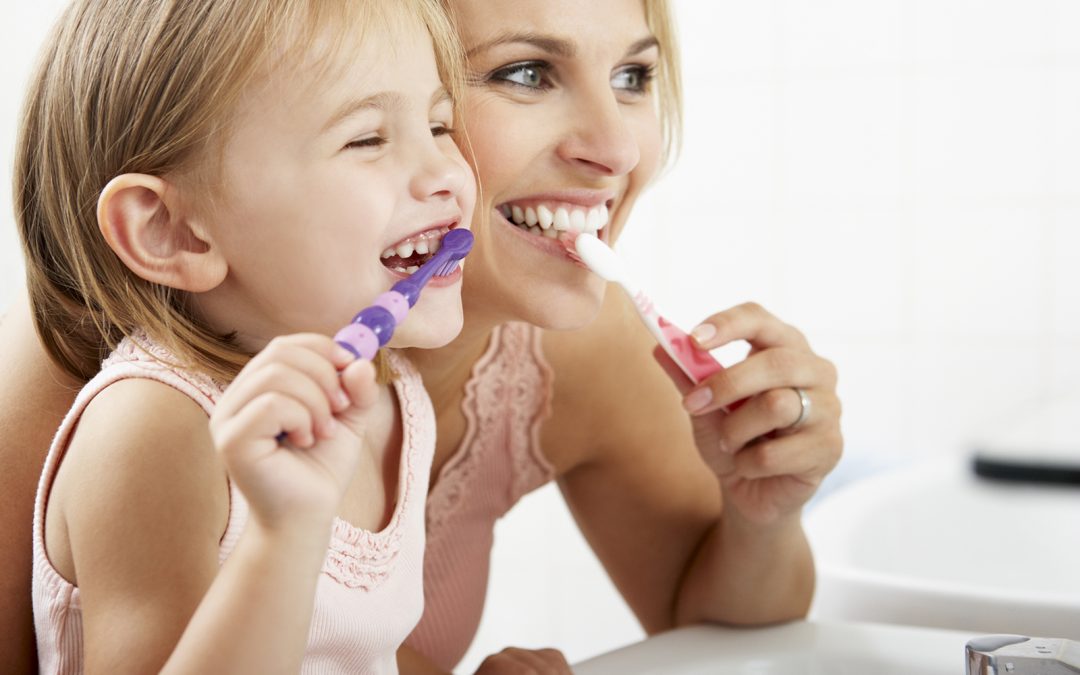 Le brossage des dents chez l’enfant : apprendre les bons gestes dès le plus jeune âge